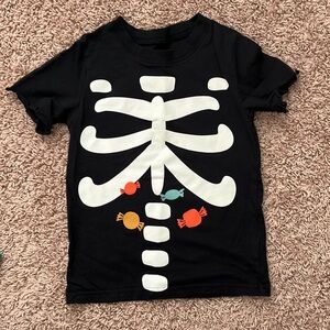 Worn 1X Halloween only- carters size 5T- gender neutral short sleeve shirt!